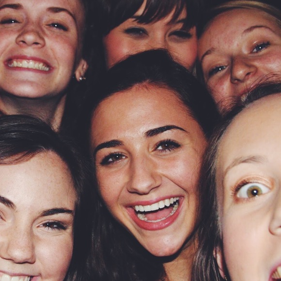 Meet your Posher, Hannah - Picture 1 of 1